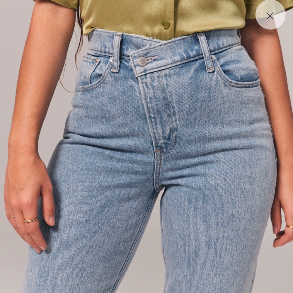 Curve Love Ultra High Rise 90s Straight
Jean